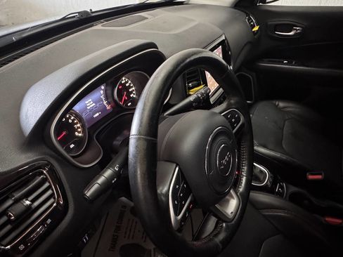 Used 2018 Jeep Compass Limited w/ Navigation Group FWD image 10