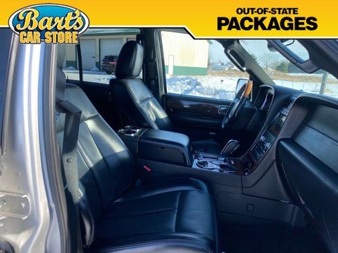 Used 2017 Lincoln Navigator Select image 17