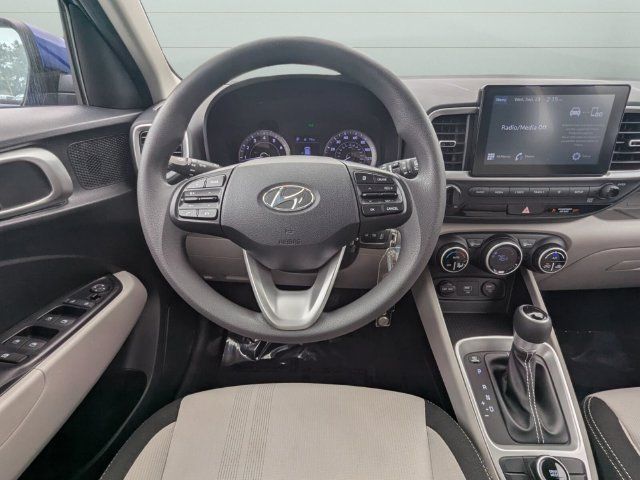 Used 2020 Hyundai Venue SEL FWD image 15
