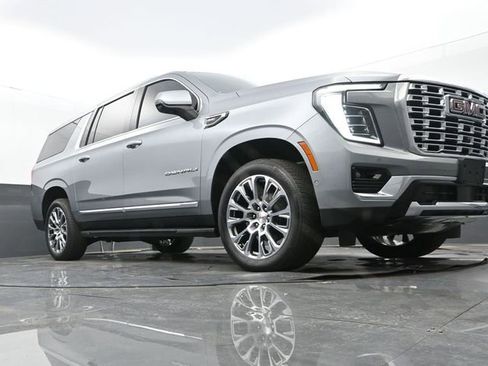Used 2025 GMC Yukon XL Denali AWD/4WD image 25