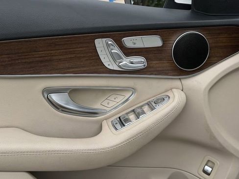 Used 2019 Mercedes-Benz C 300 Sedan image 25