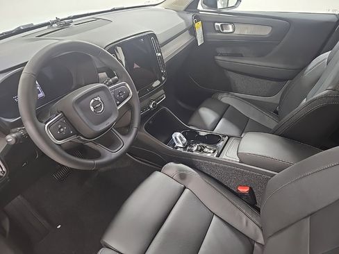 New 2026 Volvo XC40 B5 Plus w/ Climate Package image 18