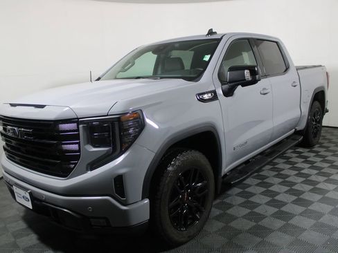 Used 2024 GMC Sierra 1500 Elevation w/ Elevation Premium Package image 4
