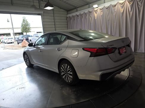 Used 2024 Nissan Altima 2.5 SV FWD image 7