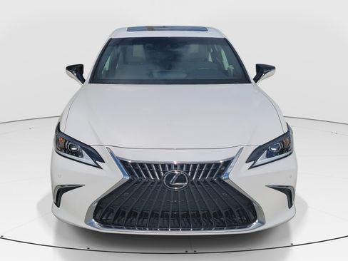 Used 2024 Lexus ES 250 w/ Premium Package image 3