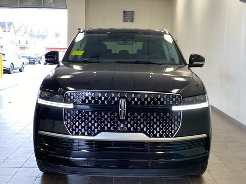 New 2026 Lincoln Navigator Premiere AWD/4WD image 3