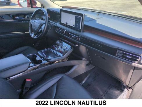 Certified 2022 Lincoln Nautilus Reserve image 28