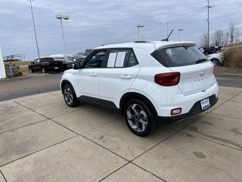 Used 2025 Hyundai Venue SEL image 7