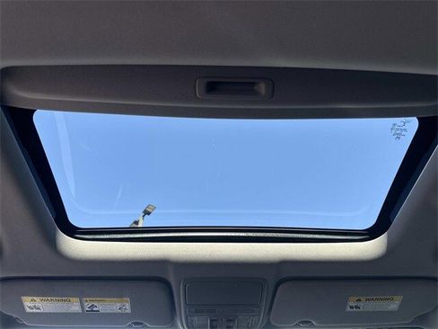 Used 2018 Honda CR-V Touring image 17