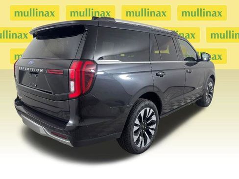 Certified 2025 Ford Expedition Platinum w/ Driver's Package AWD/4WD image 4
