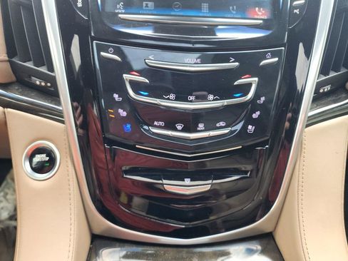 Used 2019 Cadillac Escalade Platinum AWD/4WD image 22