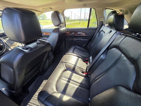 Used 2012 Lincoln MKX AWD image 4