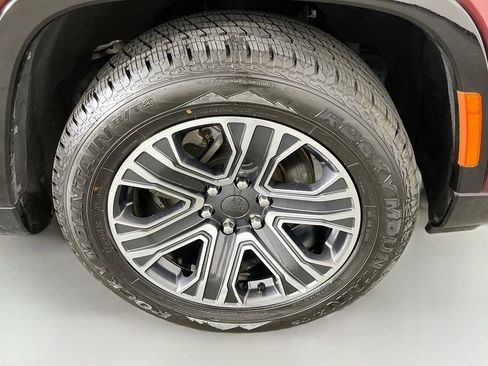 Used 2023 Jeep Wagoneer L Series II AWD/4WD image 31