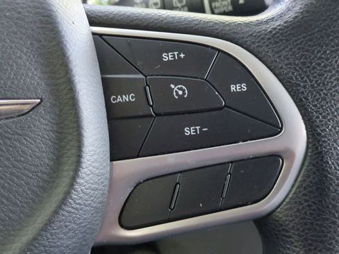 Used 2020 Chrysler Voyager Lxi FWD image 25