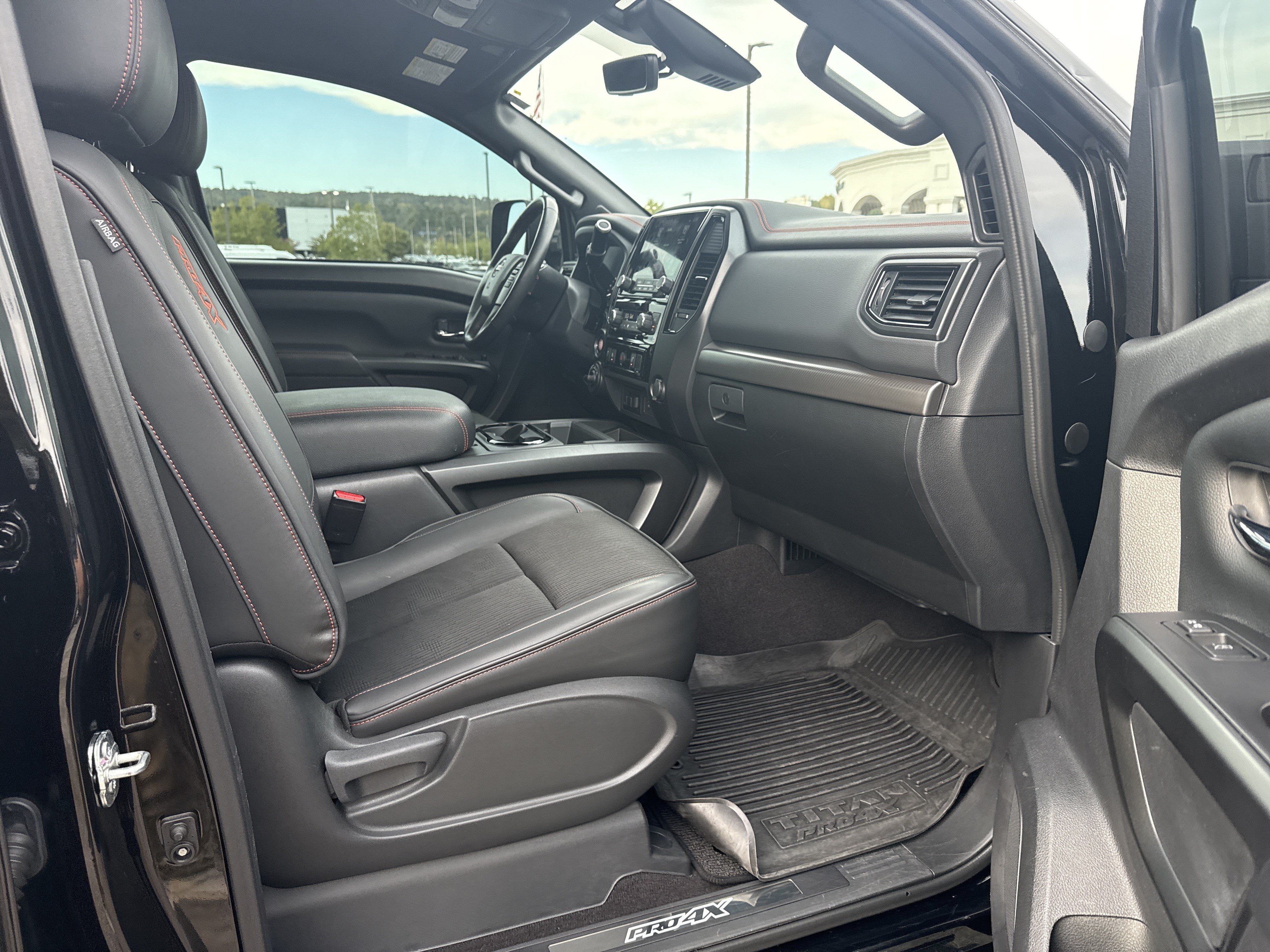 Used 2023 Nissan Titan PRO-4X AWD/4WD image 13