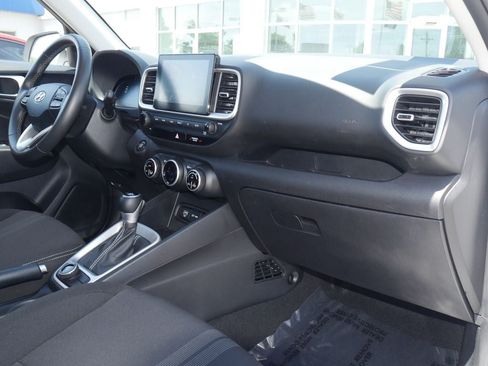 Used 2025 Hyundai Venue SEL FWD image 22