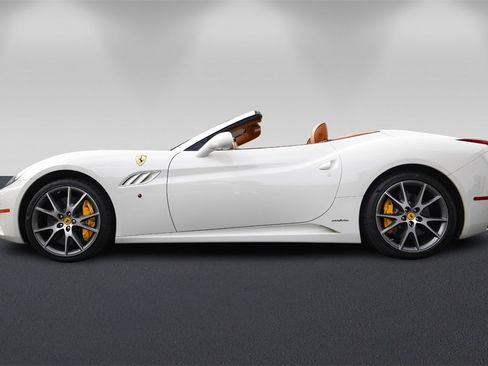 Certified 2012 Ferrari California image 6