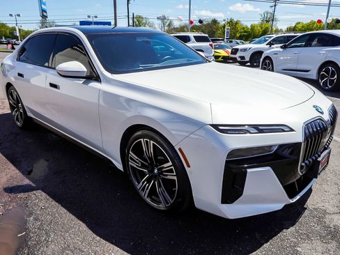 Used 2025 BMW i7 xDrive60 AWD/4WD image 3