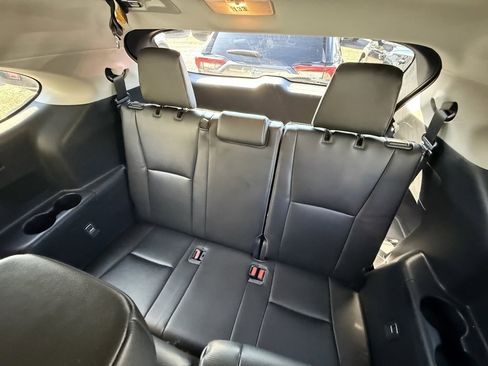 Used 2022 Toyota Highlander XLE image 25