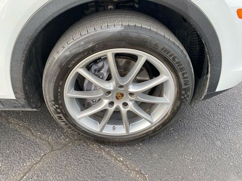 Used 2019 Porsche Cayenne image 2