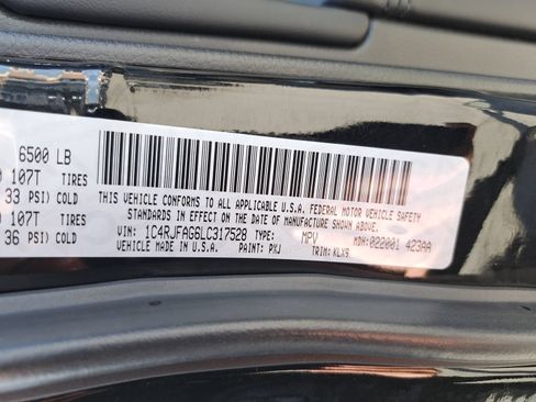 Used 2020 Jeep Grand Cherokee Altitude AWD/4WD image 15