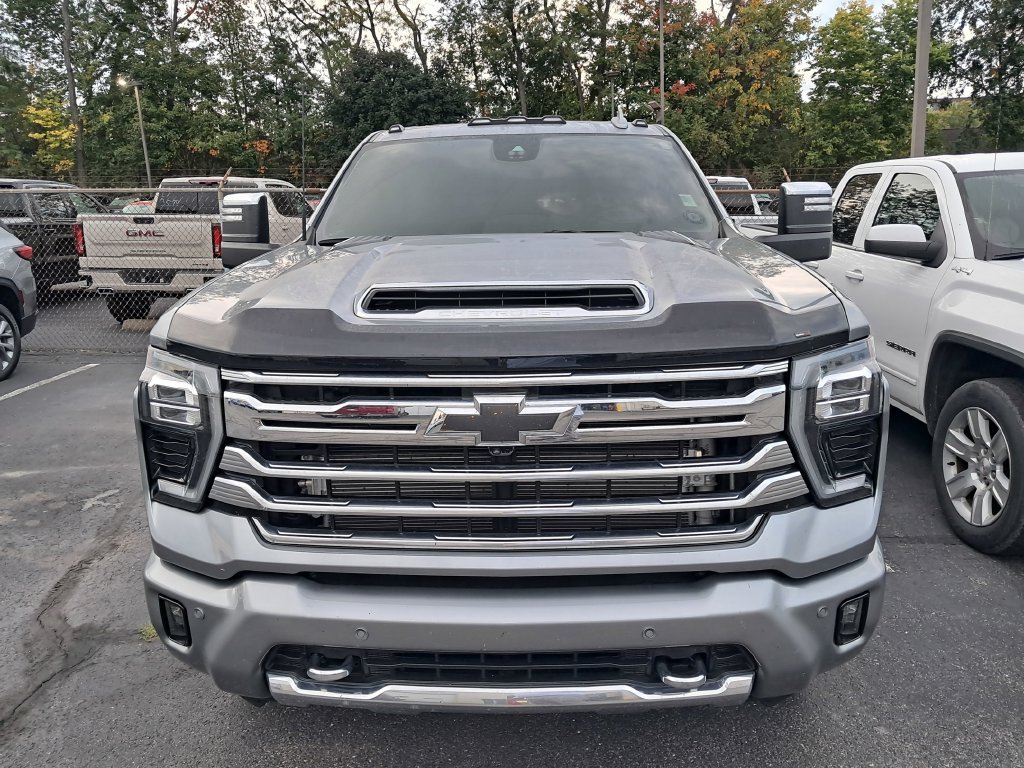 Used 2025 Chevrolet Silverado 3500 High Country w/ High Country Premium Package AWD/4WD image 5