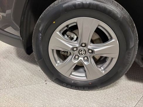 Used 2022 Toyota RAV4 XLE AWD/4WD image 20