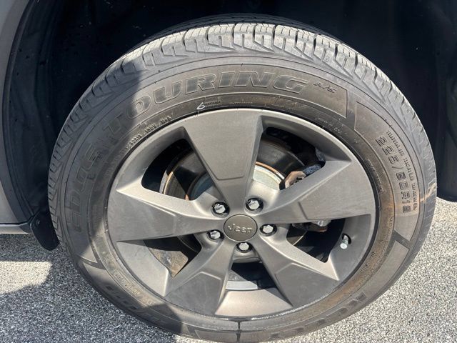 Used 2016 Jeep Cherokee 75th Anniversary AWD/4WD image 6