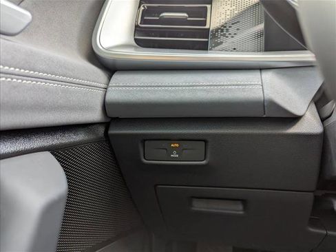 New 2025 Volkswagen Tiguan SE image 18