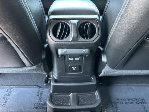 Used 2021 Jeep Wrangler Unlimited Sahara image 17