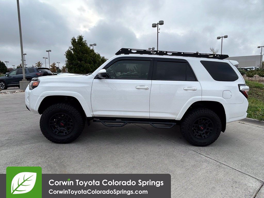 Used 2018 Toyota 4Runner TRD Off-Road Premium AWD/4WD image 4