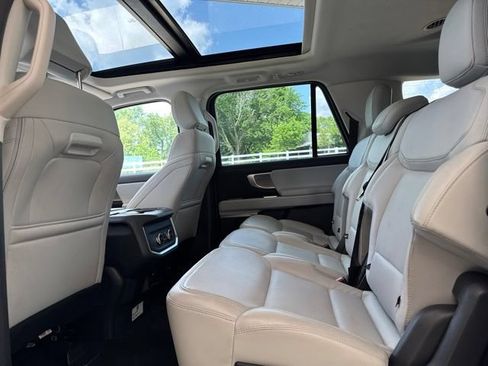 Used 2025 Ford Expedition Max Platinum AWD/4WD image 16