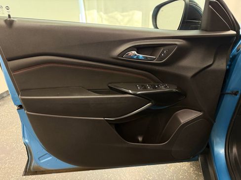 Used 2025 Chevrolet Trax RS w/ Driver Confidence Package image 9