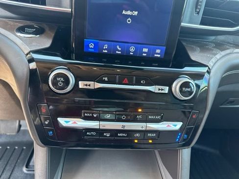 Used 2022 Ford Explorer Platinum w/ Equipment Group 601A AWD/4WD image 20