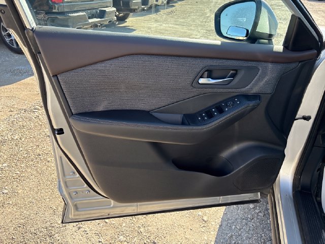 Used 2022 Nissan Rogue SV AWD/4WD image 7