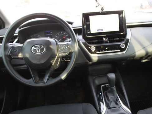 Used 2025 Toyota Corolla LE image 10