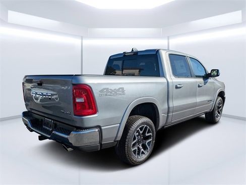 New 2026 Chrysler Pacifica Select image 3