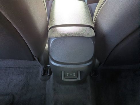 Used 2025 Hyundai Elantra SEL image 29