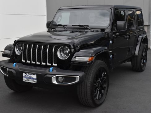 Used 2023 Jeep Wrangler Unlimited Sahara image 11