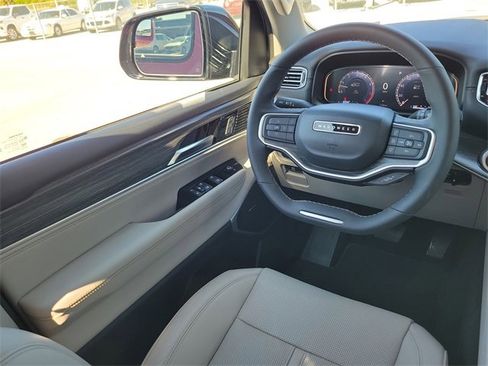Used 2024 Jeep Wagoneer Series II w/ Premium Group I image 15