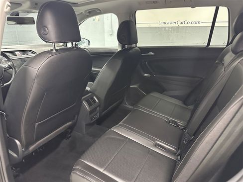 Used 2018 Volkswagen Tiguan SE w/ Panoramic Sunroof Package image 3