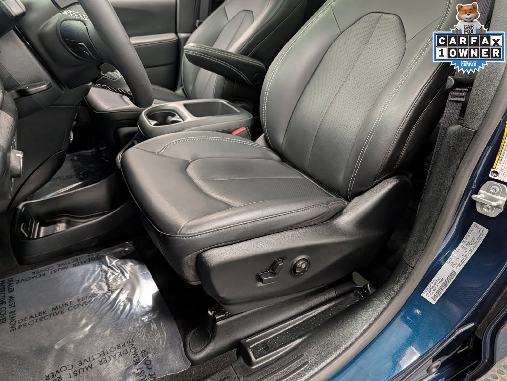 Used 2025 Chrysler Pacifica Select FWD image 11