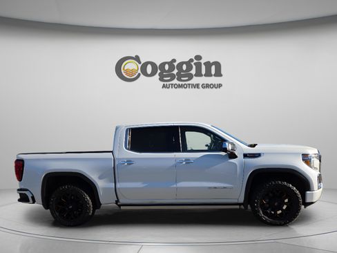 Used 2022 GMC Sierra 1500 Denali w/ Denali Premium Package image 5