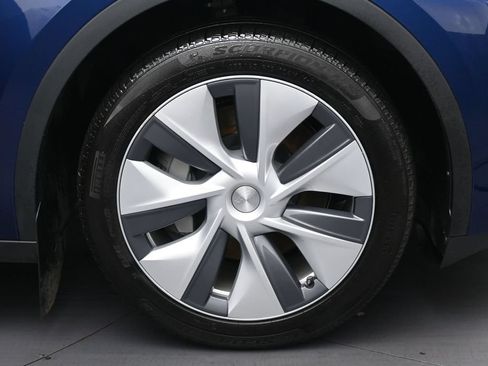 Used 2023 Tesla Model Y Long Range AWD/4WD image 31