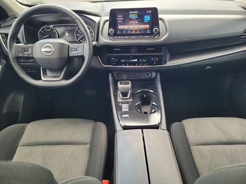 Certified 2025 Nissan Rogue SV FWD image 17