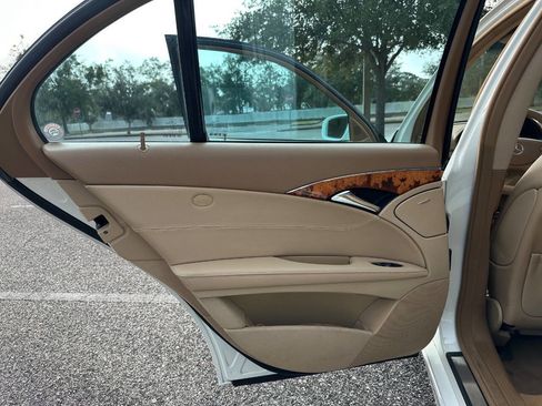 Used 2009 Mercedes-Benz E 350 E 350 4dr Sedan image 17