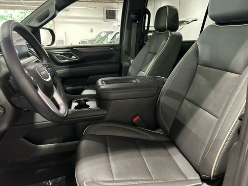 Used 2023 GMC Yukon XL SLT w/ SLT Luxury Package AWD/4WD image 4