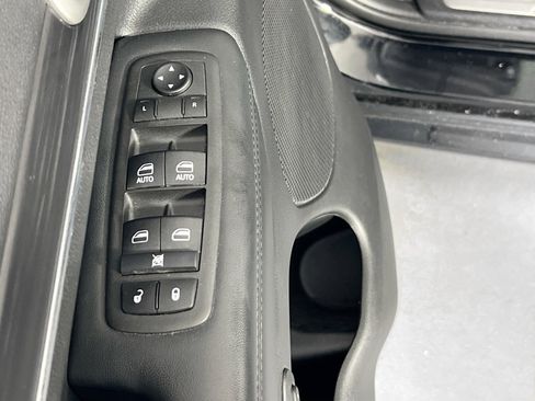 Used 2022 Jeep Grand Cherokee Limited image 17