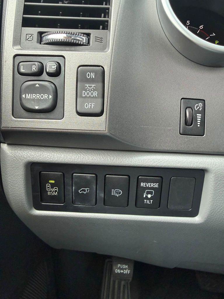 Used 2014 Toyota Sequoia Platinum RWD image 37