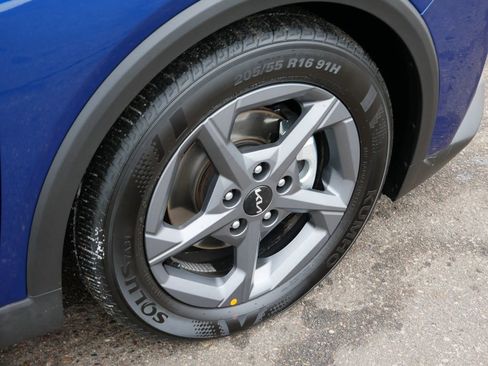 Used 2025 Kia K4 LXS image 9